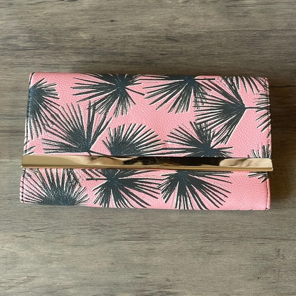 A New Day for Target, pink and palm wallet - Picture 1 of 4